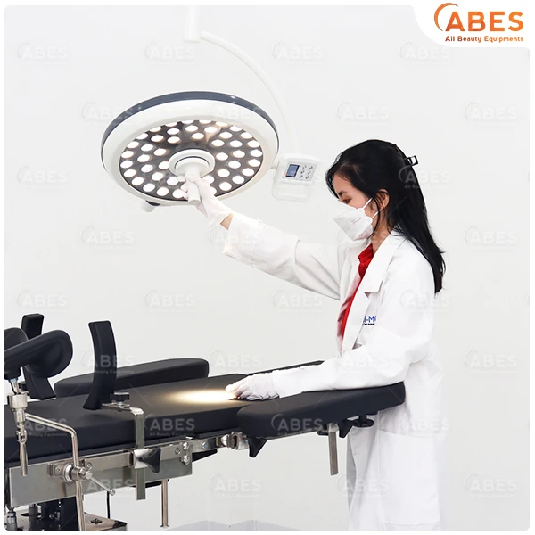 Đèn phẫu thuật có cấu tạo dễ điều chỉnh và phù hợp trong môi trường y tế