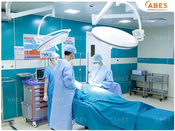 Những Lưu Ý Khi Lắp Đặt Đèn Mổ Treo Trần Trong Phòng Mổ