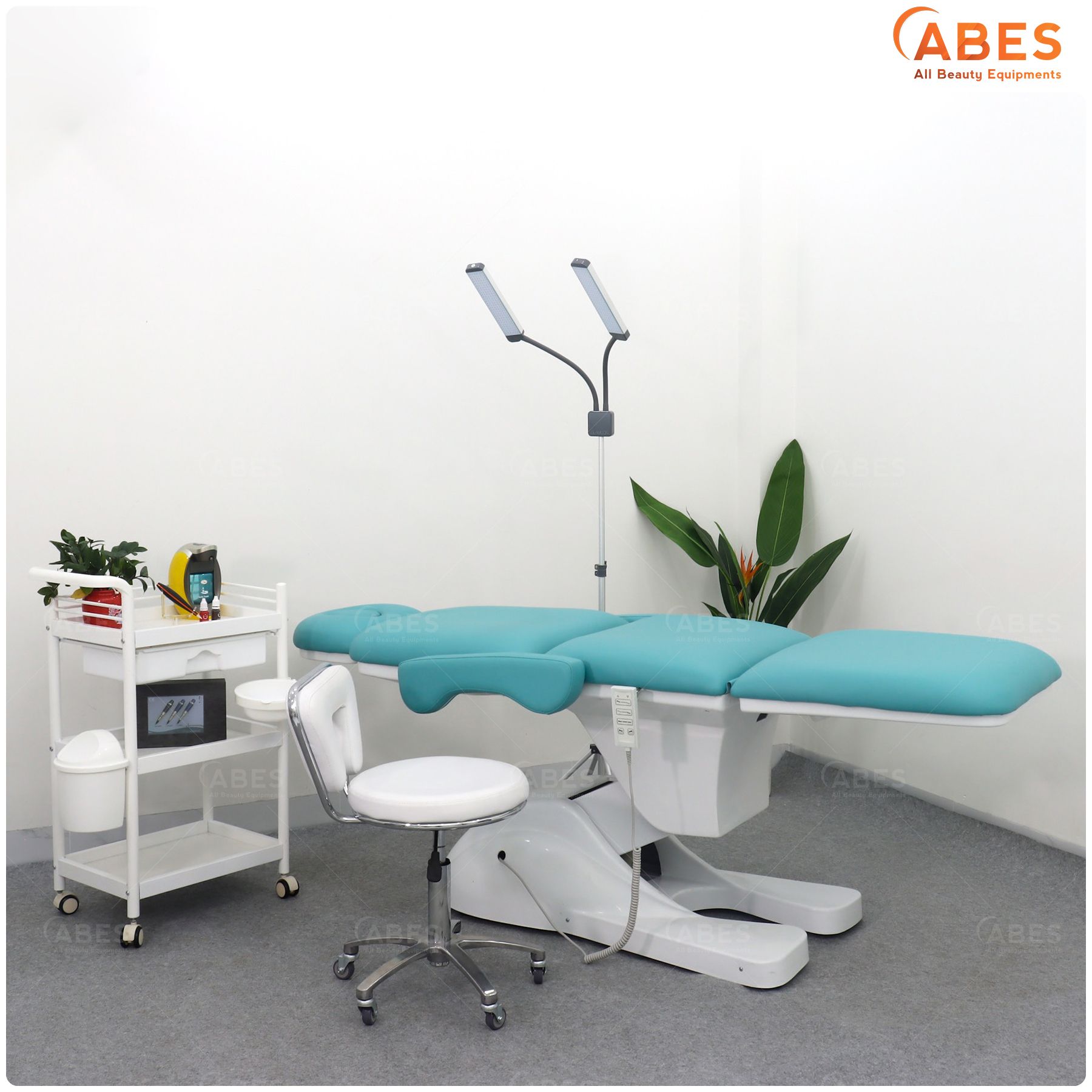 Giường tiểu phẫu chỉnh điện Hi-MEC HMBB-8040 (Xanh y tế)